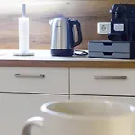 Modernes Mit Queensize-bett, Netflix, Kueche, Erdgeschoss, Naehe Ameos Klinik * Aschersleben