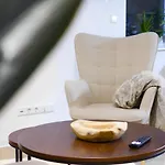 Modernes Mit Queensize-bett, Netflix, Kueche, Erdgeschoss, Naehe Ameos Klinik