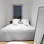 Modernes Mit Queensize-bett, Netflix, Kueche, Erdgeschoss, Naehe Ameos Klinik * Aschersleben