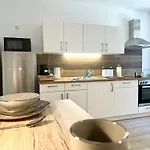 Appartement Modernes Mit Queensize-bett, Netflix, Kueche, Erdgeschoss, Naehe Ameos Klinik