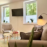 Modernes Mit Queensize-bett, Netflix, Kueche, Erdgeschoss, Naehe Ameos Klinik *