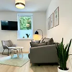 Modernes Mit Queensize-bett, Netflix, Kueche, Erdgeschoss, Naehe Ameos Klinik Appartement