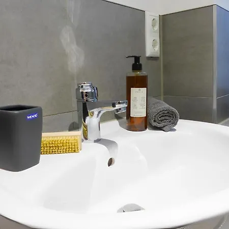 Modernes Mit Queensize-bett, Netflix, Kueche, Erdgeschoss, Naehe Ameos Klinik * アッシャースレーベン