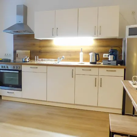 Modernes Mit Queensize-bett, Netflix, Kueche, Erdgeschoss, Naehe Ameos Klinik Aschersleben