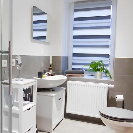 Apartment Modernes Mit Queensize-bett, Netflix, Kueche, Erdgeschoss, Naehe Ameos Klinik *