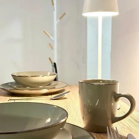 Modernes Mit Queensize-bett, Netflix, Küche, Erdgeschoss, Nähe Ameos Klinik Aschersleben