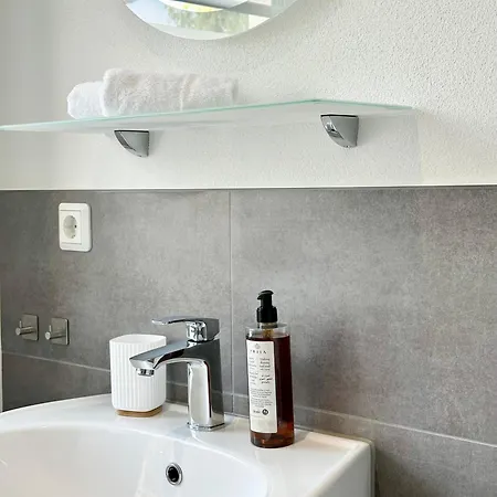 Modernes Mit Queensize-bett, Netflix, Küche, Erdgeschoss, Nähe Ameos Klinik Apartamento