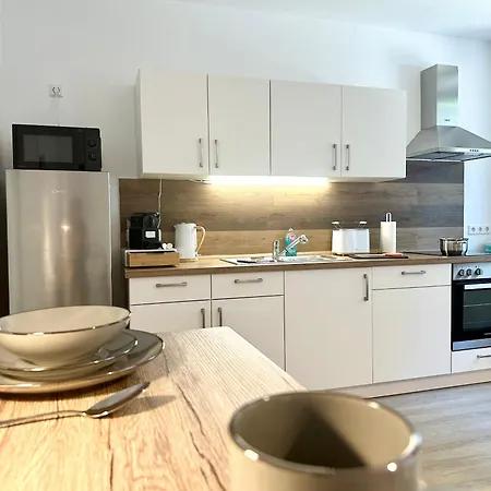 Apartment Modernes Mit Queensize-bett, Netflix, Kueche, Erdgeschoss, Naehe Ameos Klinik