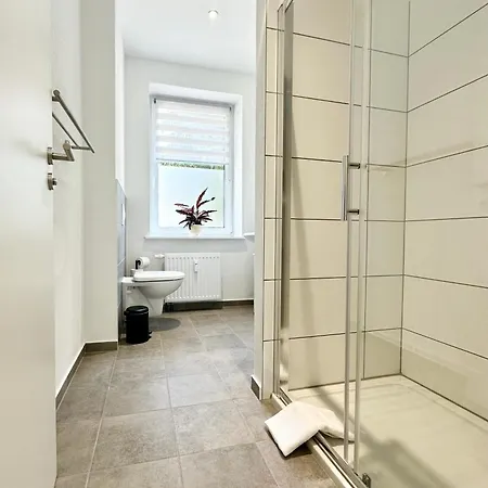 Modernes Mit Queensize-bett, Netflix, Kueche, Erdgeschoss, Naehe Ameos Klinik Apartman Aschersleben