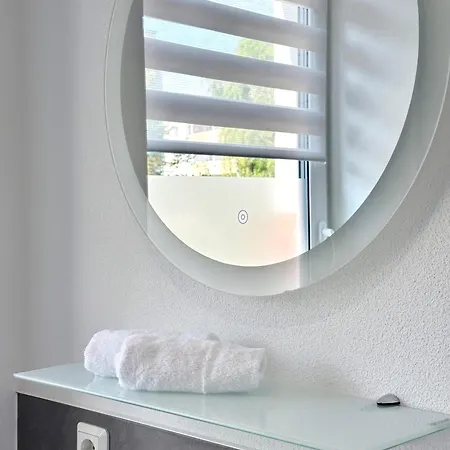 アパート Modernes Mit Queensize-bett, Netflix, Kueche, Erdgeschoss, Naehe Ameos Klinik