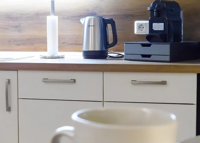 Modernes Mit Queensize-bett, Netflix, Kueche, Erdgeschoss, Naehe Ameos Klinik * Aschersleben