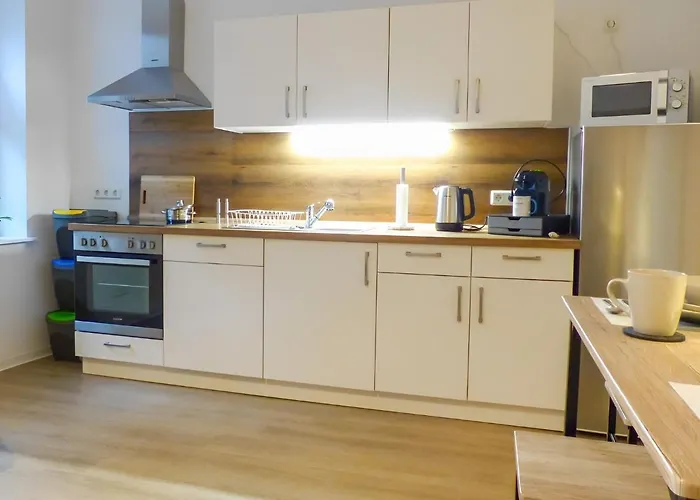 Modernes Mit Queensize-bett, Netflix, Kueche, Erdgeschoss, Naehe Ameos Klinik Aschersleben