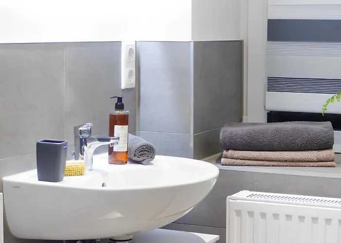 Modernes Mit Queensize-bett, Netflix, Kueche, Erdgeschoss, Naehe Ameos Klinik Appartamento