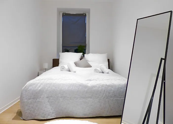 Modernes Mit Queensize-bett, Netflix, Kueche, Erdgeschoss, Naehe Ameos Klinik * Aschersleben