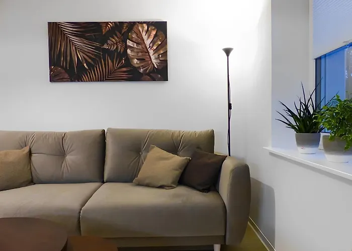 Modernes Mit Queensize-bett, Netflix, Kueche, Erdgeschoss, Naehe Ameos Klinik * Aschersleben