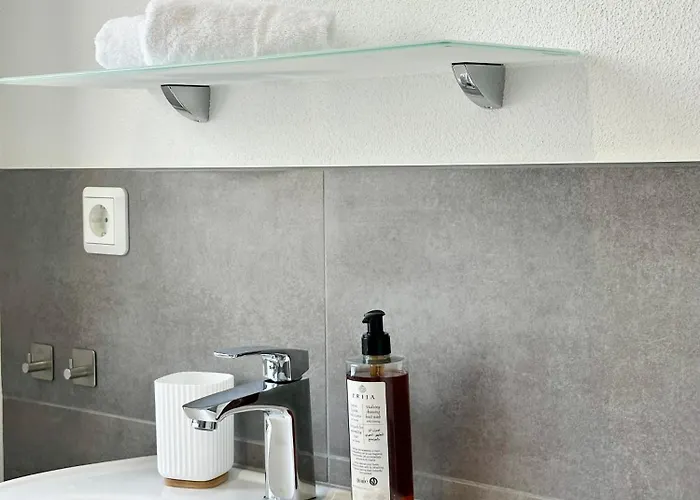 Modernes Mit Queensize-bett, Netflix, Kueche, Erdgeschoss, Naehe Ameos Klinik アパート