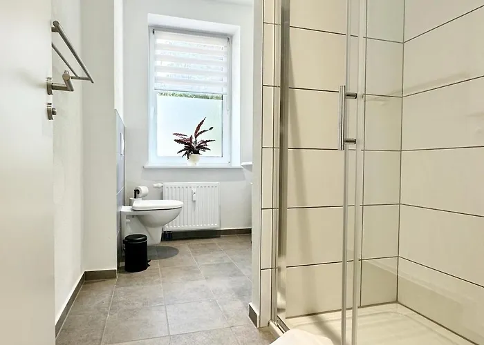 Modernes Mit Queensize-bett, Netflix, Kueche, Erdgeschoss, Naehe Ameos Klinik Appartamento Aschersleben