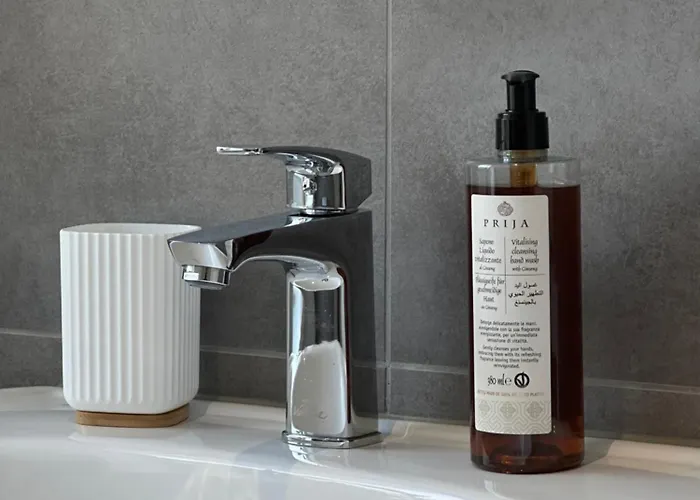 Modernes Mit Queensize-bett, Netflix, Kueche, Erdgeschoss, Naehe Ameos Klinik * Aschersleben