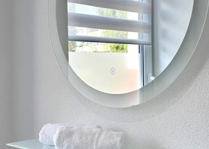 アパート Modernes Mit Queensize-bett, Netflix, Kueche, Erdgeschoss, Naehe Ameos Klinik