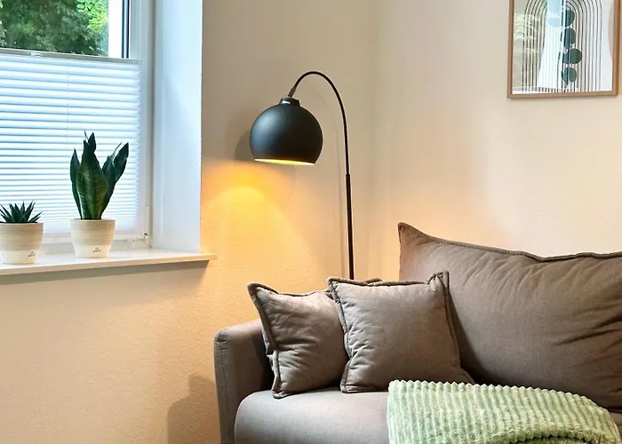 Modernes Mit Queensize-bett, Netflix, Kueche, Erdgeschoss, Naehe Ameos Klinik * Aschersleben